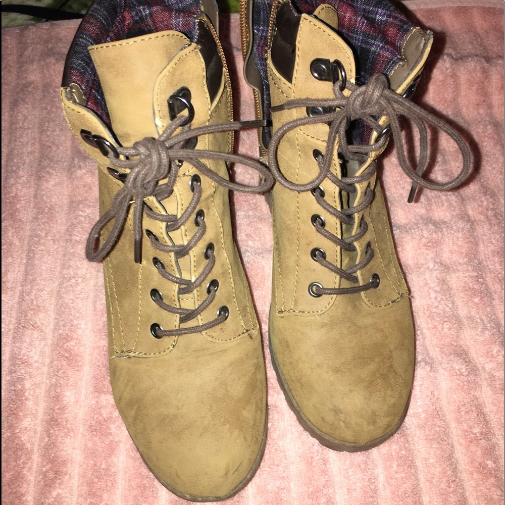 Tan booties ! - Picture 2 of 4
